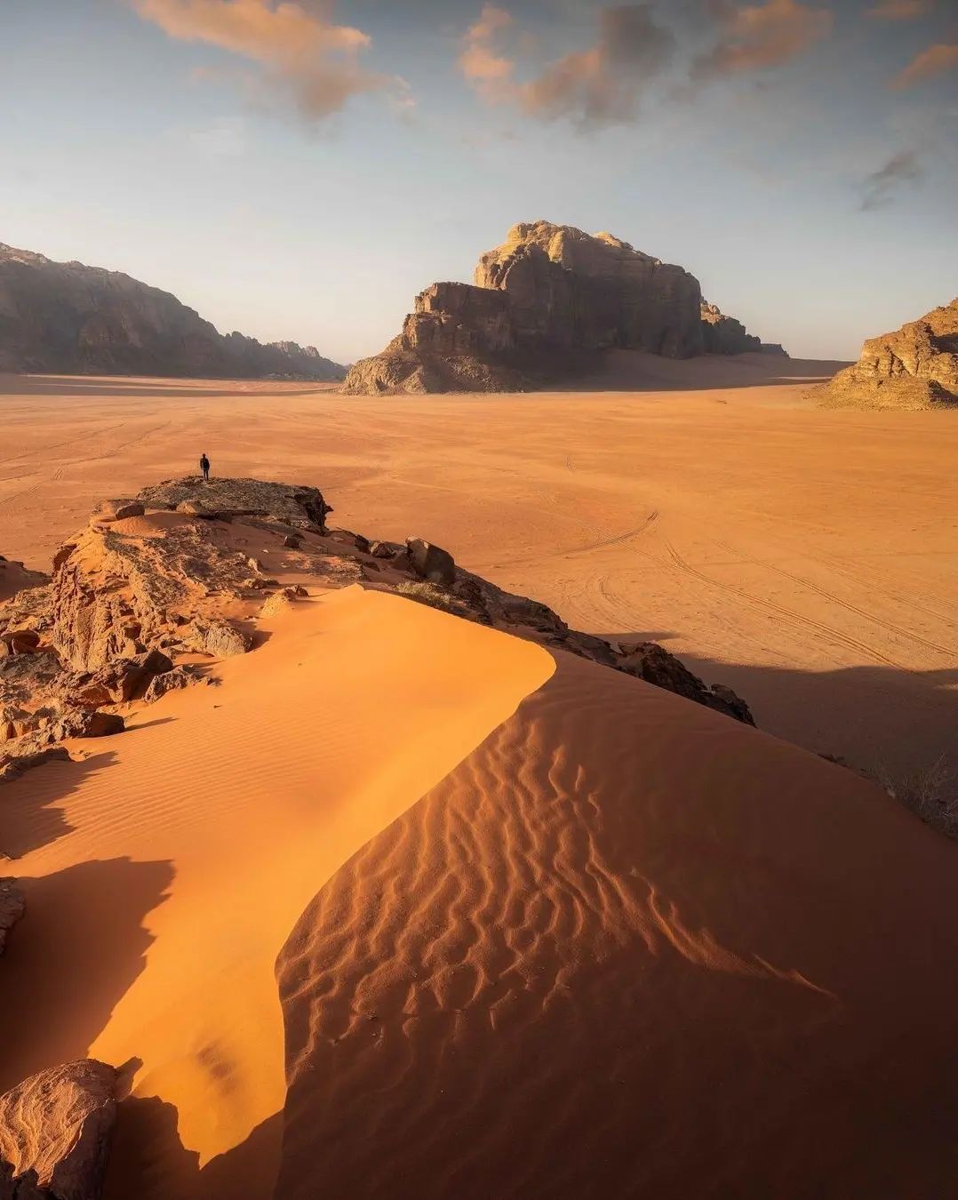 Hot air balloon over Wadi Rum